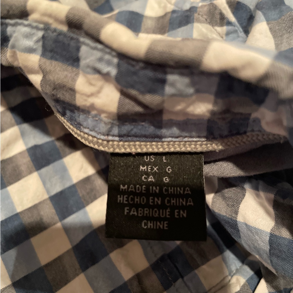 💥DKNY Jeans Buttoned down short sleeve. Checkered blue and white. Two pockets. - Picture 4 of 8